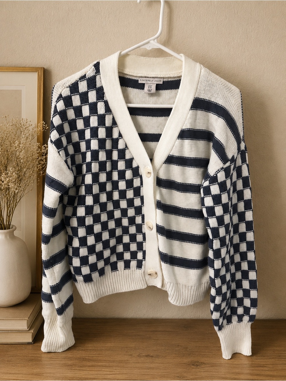 Sincerely Jules Knit White/Blue Striped V-Neck Button Front Cardigan Sweater M
